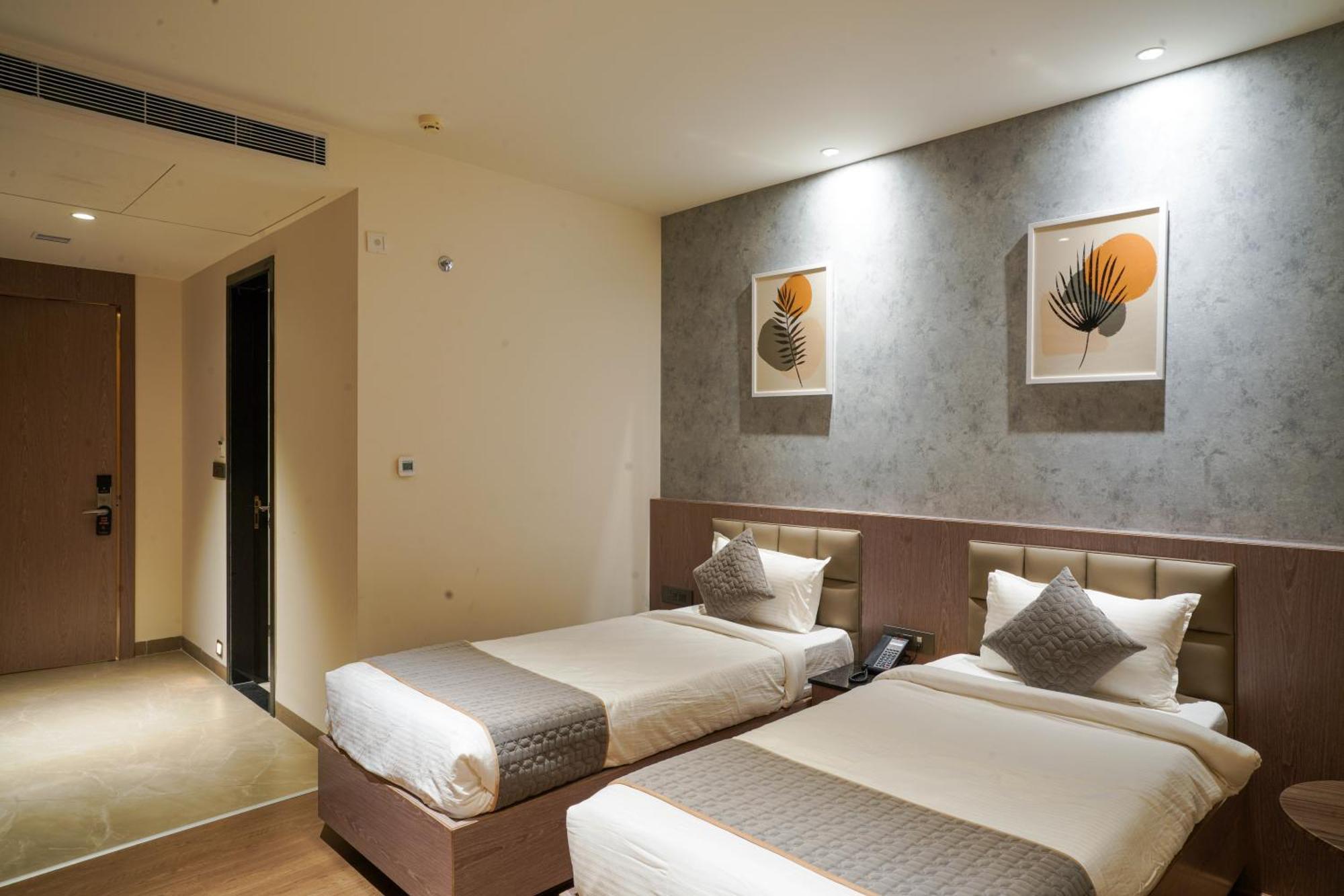 Hotel Tulips Grand Haïdarabad Extérieur photo